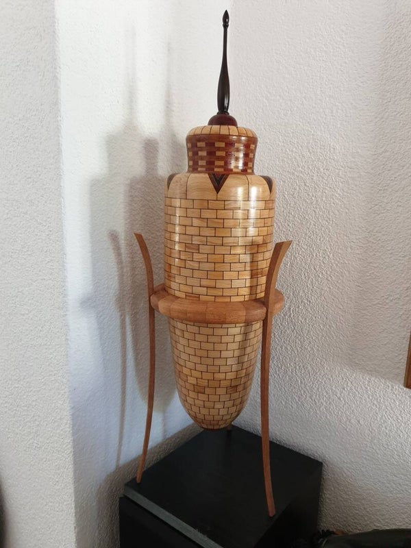 vaasje op driepoot