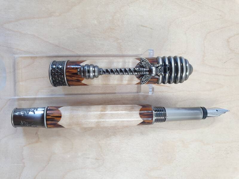 honeybee-gunmetal-kokos-vulpen-standard.jpg