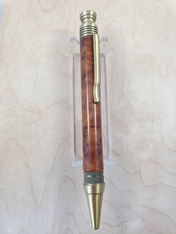 Handgemaakte balpen met thuja hout.
