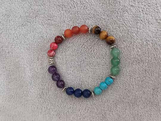 Bracelet " 7 chakras" en pierres naturelles.