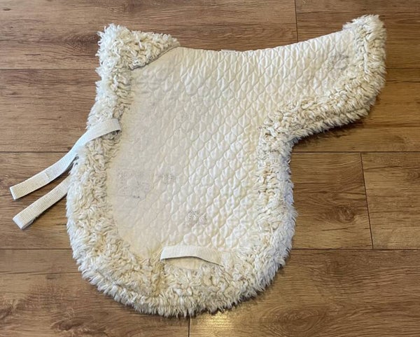 Large Nuumed Wool Numnah