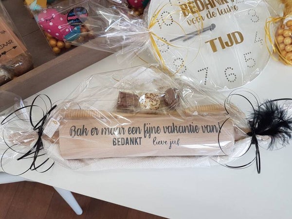 Deegrol en houten bestek