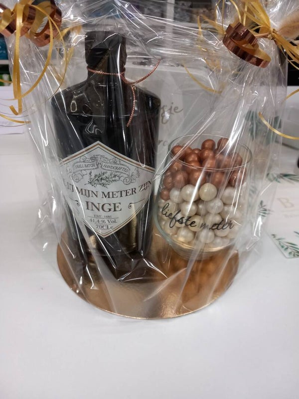 Grote Fles gin + glas gevuld met chocochoups