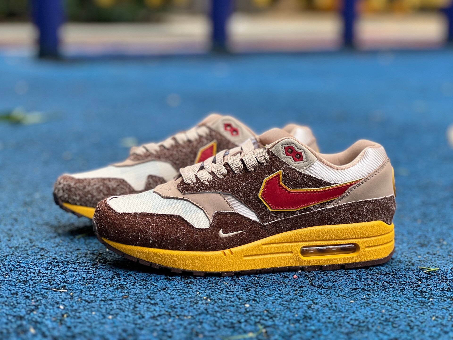 Swoosh block nike air max 1