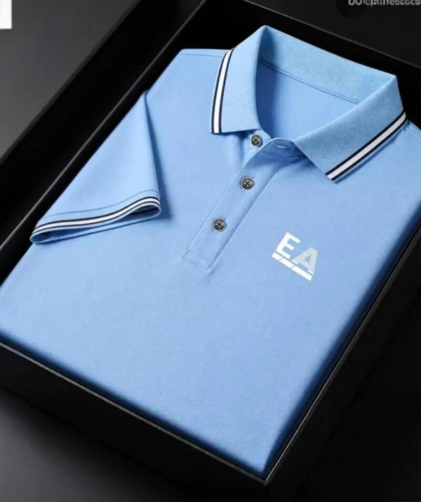 EA polo babyblauw.