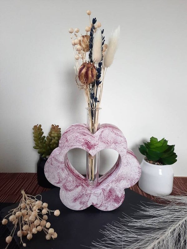 Bloemenvaas van Aquacast in bloemvorm met hart - naturel / fuchsia