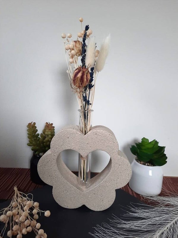 Bloemenvaas van Aquacast in bloemvorm met hart - beige stone effect