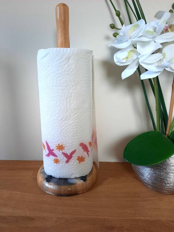 Bamboe keukenrolhouder bewerkt met epoxy - zwart-wit