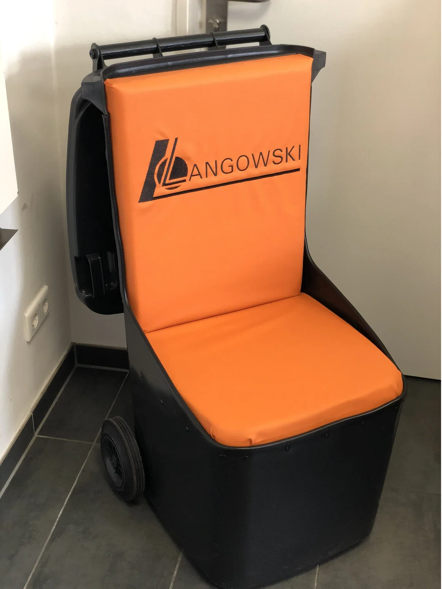 Mülltonnen Stuhl, Mülltonnen Sitz