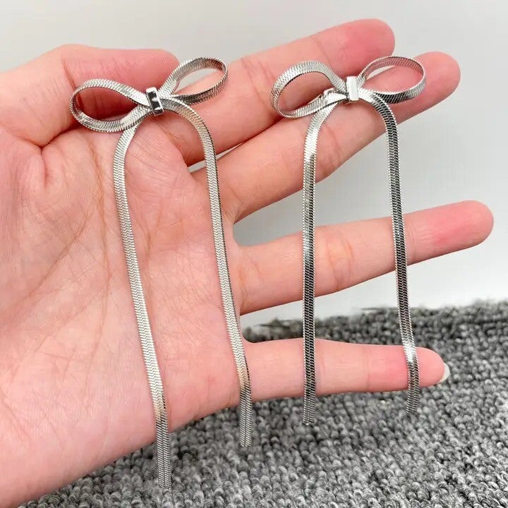 Boucle d'oreille pendante noeud - argenté