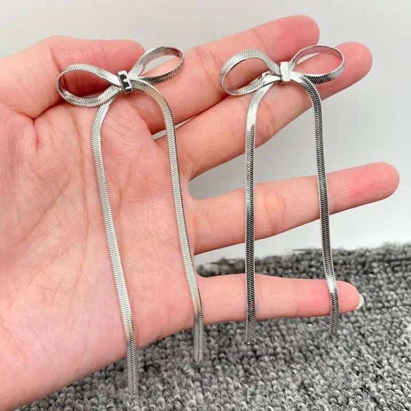 Boucle d'oreille pendante noeud - argenté