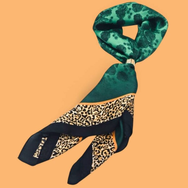 Foulard aspect soie imprimé léopard - vert
