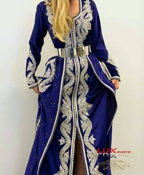 Model nummer 16 Takchita Jurk