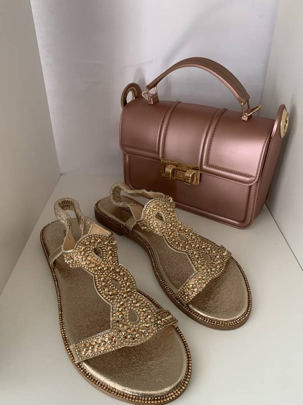 sandalen en handtas
