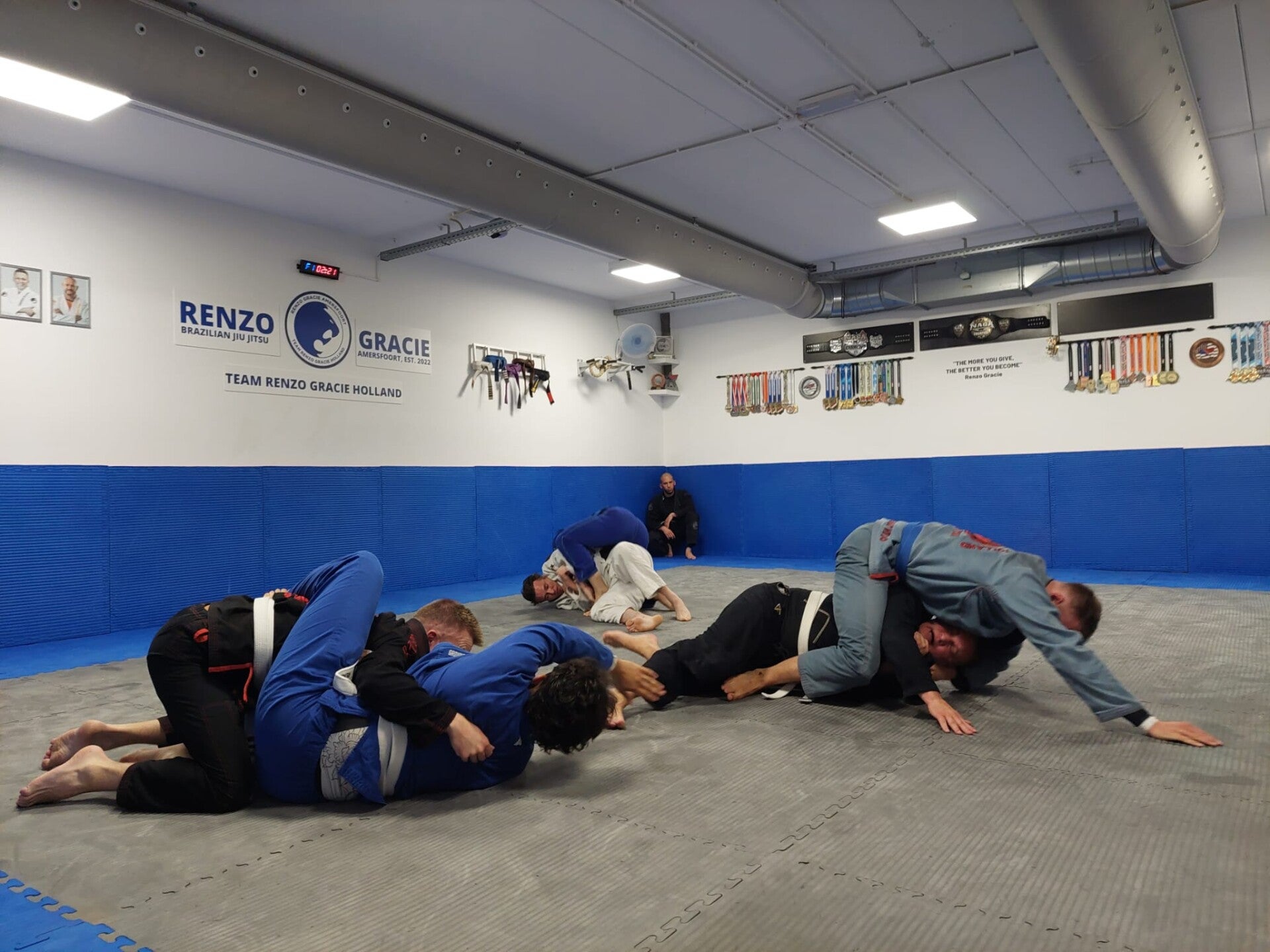 Training partners practising BJJ Gi at Renzo Gracie Amersfoort