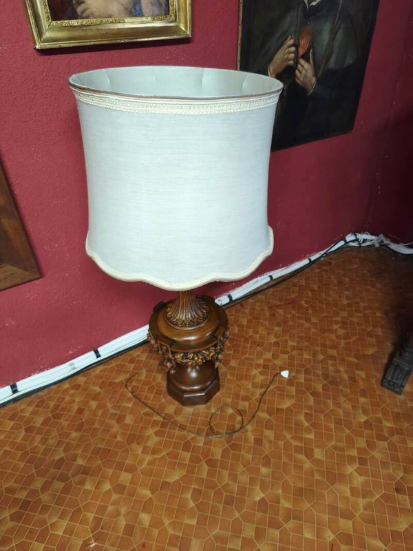 Lampara nogal tallado