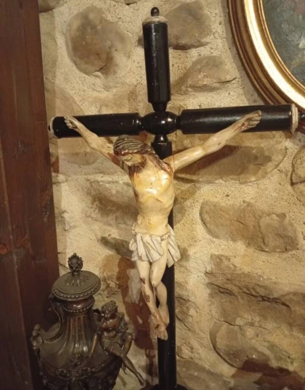 Crucificado de madera policromada XIX