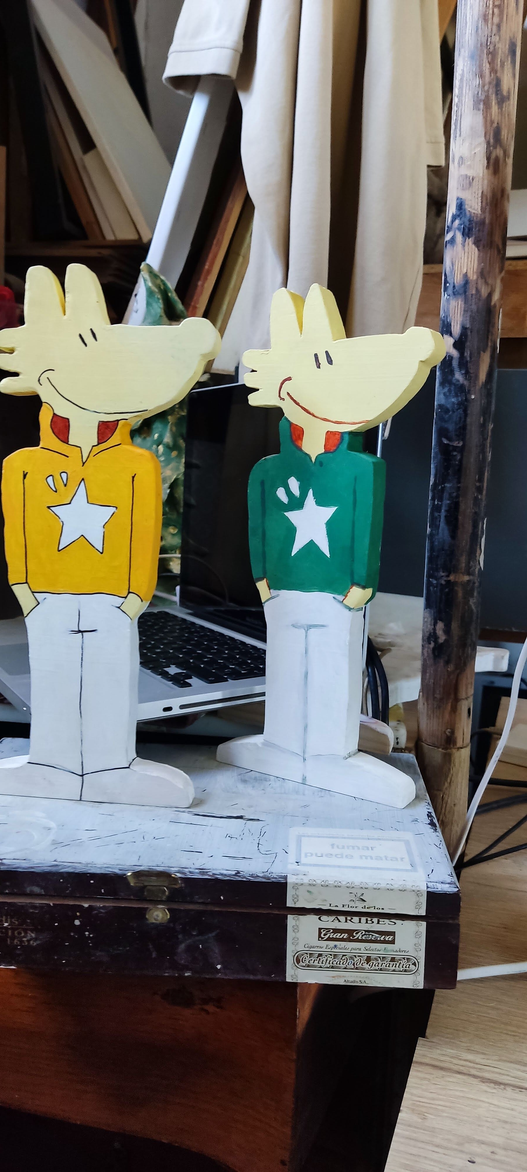 2 zorritos de madera, que se entregan como premio en el club Maesrtranza de Málaga. El zorro se llama Balti y es la mascota de dicha Asociación Juvenil