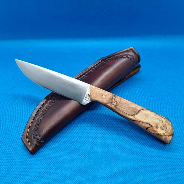 N° 450 – Couteau utilitaire – Bois d’olivier