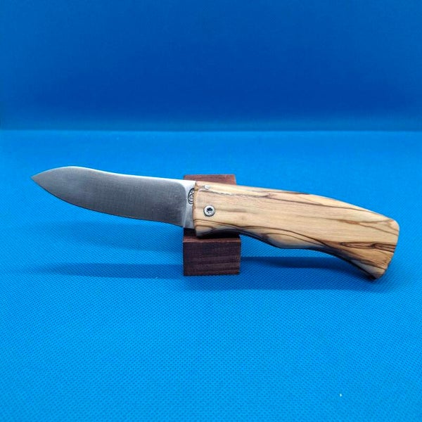 N° P215 – Couteau pliant dit à friction – Bois d’olivier