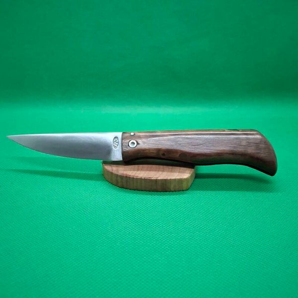 N° P217 – Couteau pliant dit à friction – Bois de prunier teinté