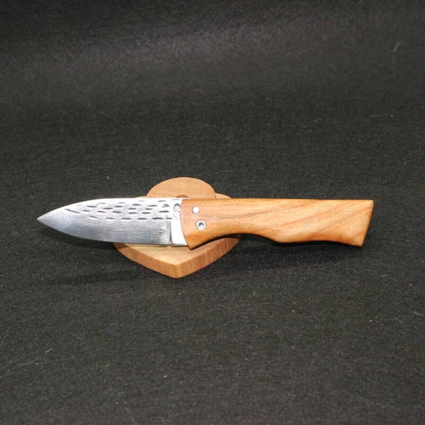 N° P223 – Couteau pliant dit à friction – Bois de merisier