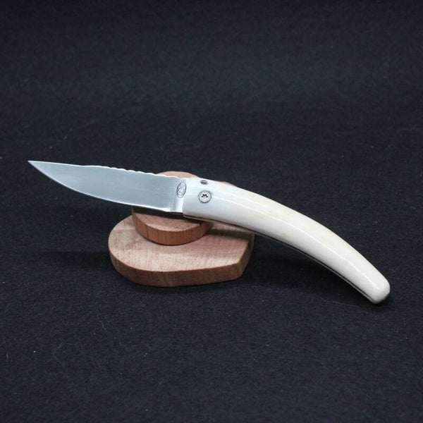 N° P231 – Couteau pliant dit à friction – Mue de cerf blanc