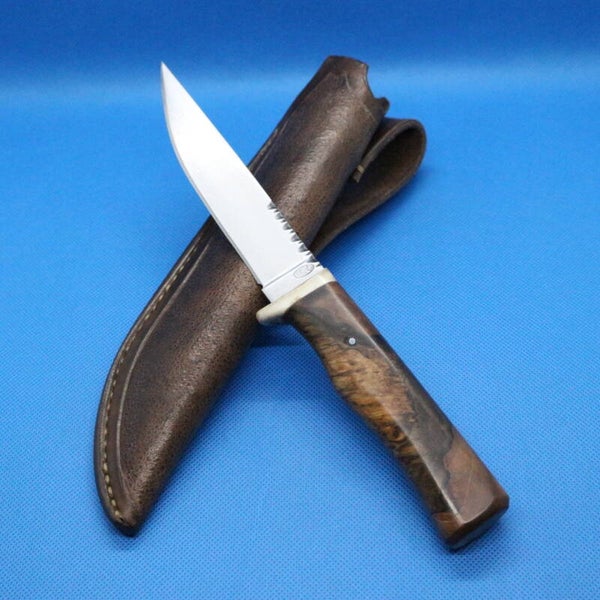 N° 510 – Petit Couteau chasse – Bois de noyer