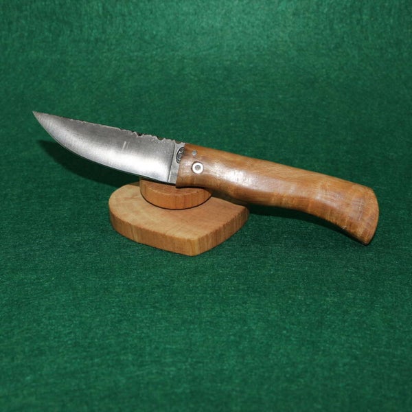 N° P235 – Couteau pliant dit à friction Avec étui – Loupe de tilleul