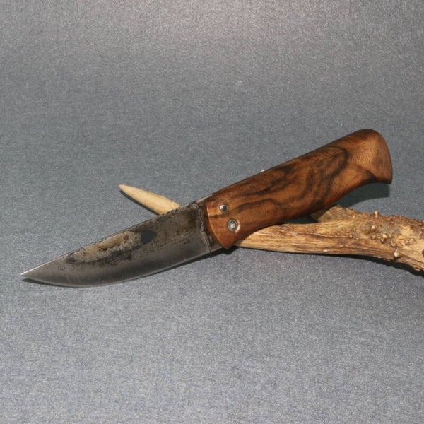 N° P244 – Couteau pliant dit à friction Avec étui – Bois de noyer
