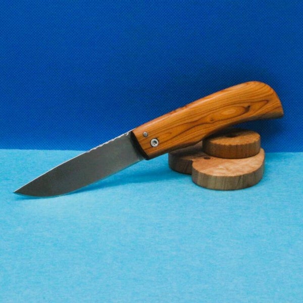 N° P246 – Couteau pliant dit à friction – Bois d’if