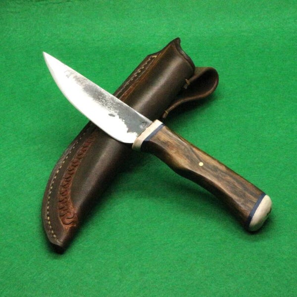 N° 545 – Couteau utilitaire – Bois de noyer