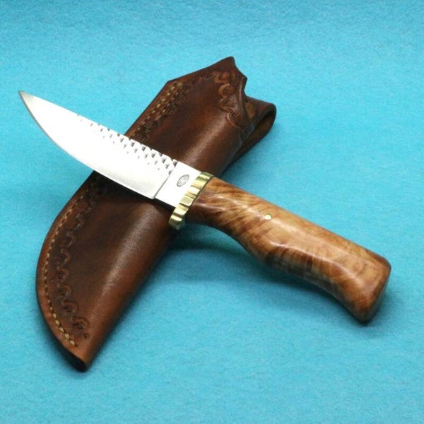 N° 546 – Couteau utilitaire – Loupe de tilleul