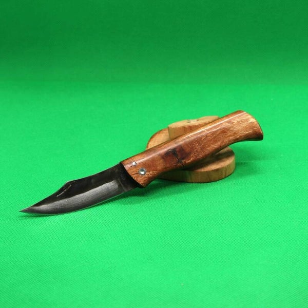 N° P262 – Couteau pliant dit à friction – Loupe de frêne teintée roux