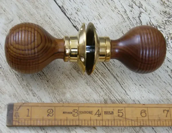 Door Knob Set Beehive Teak / Brass