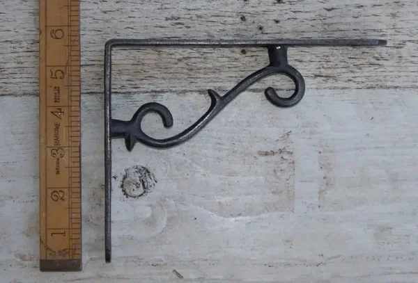 Shelf Bracket THORN