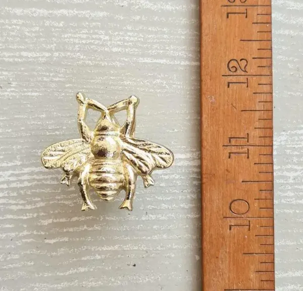Knob Cupboard BEE Design
