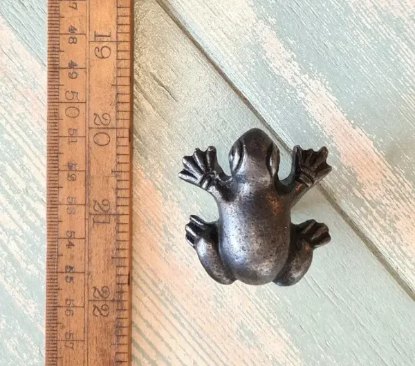 Knob Cupboard FROG