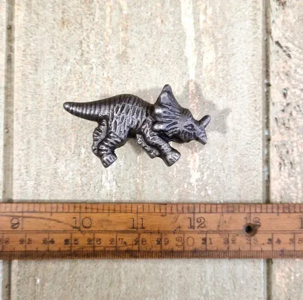Knob Cupboard DINOSAUR Monoclonius