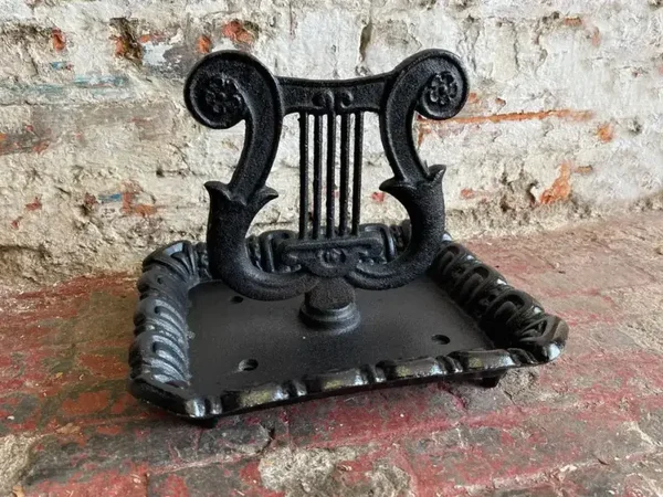 Lyre Bootscraper