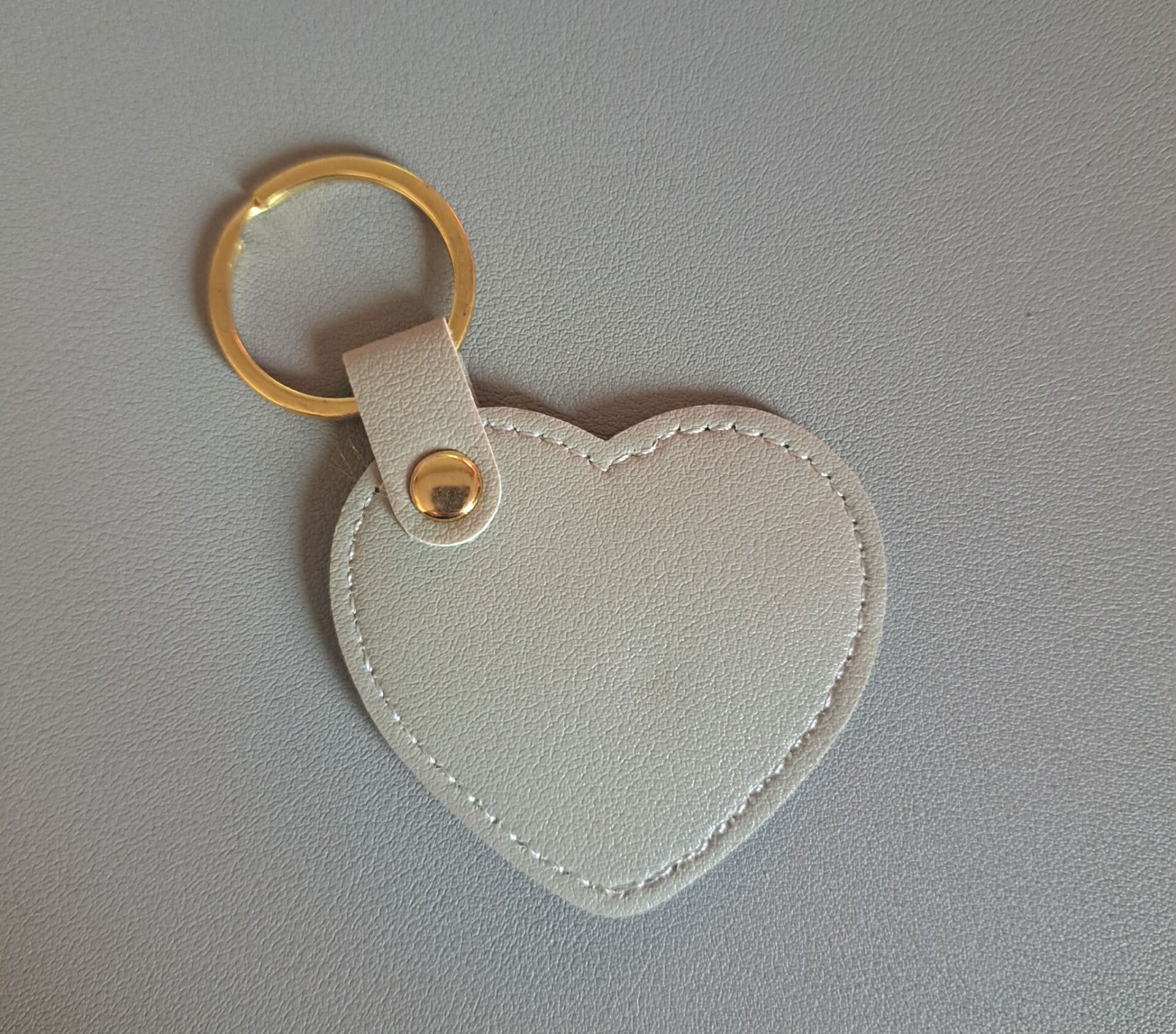 Porte clé coeur - GRIS CLAIR