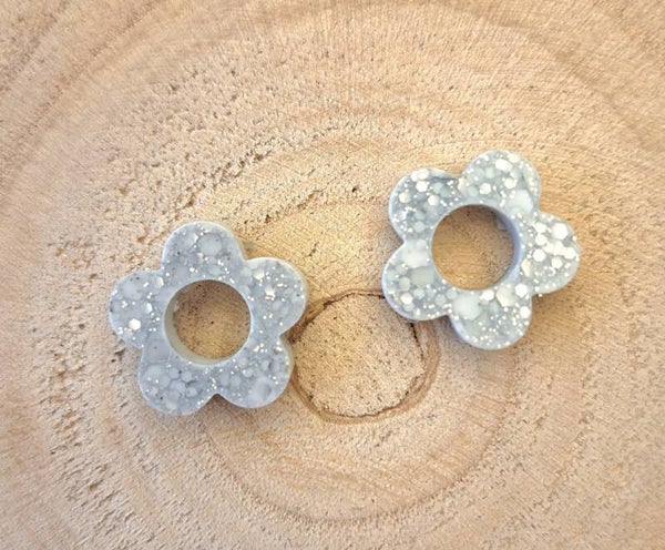 Fleurs paillettes argentées