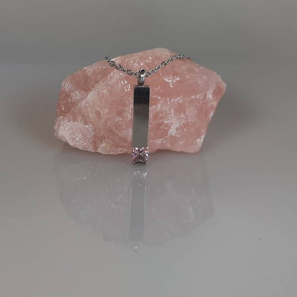 Rvs as sieraad buis met roze zirkonia steentje