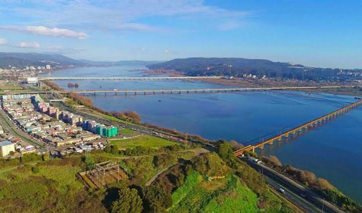 Brücken über den Bio Bio Fluss in Concepción Chile