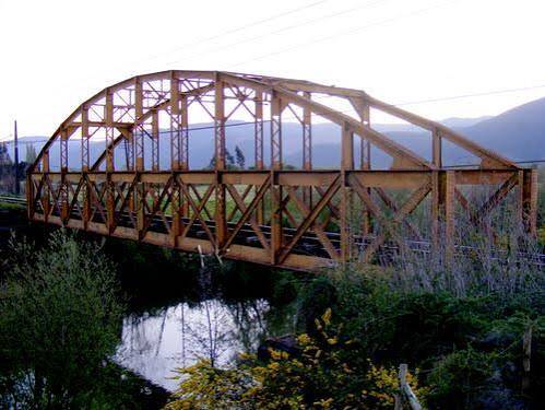 Eisenbahnbrücke über Fluss Quilacoya nahe Concepción in Chile