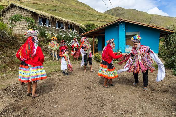 Quechua in traditioneller Kleidung in Andendorf in Nordchile