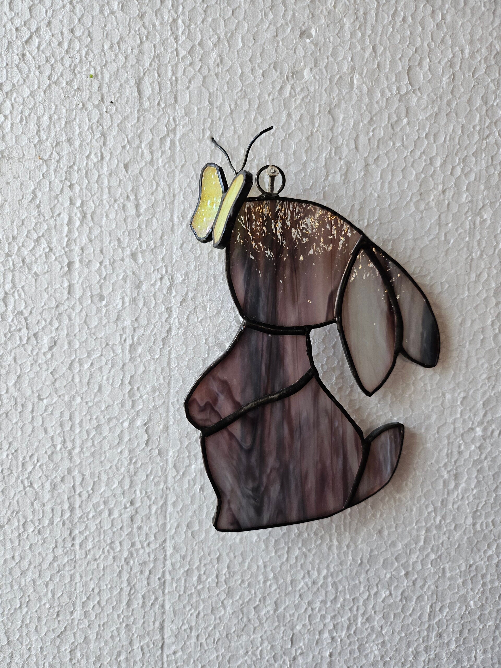 Konijntje met geel vlindertje