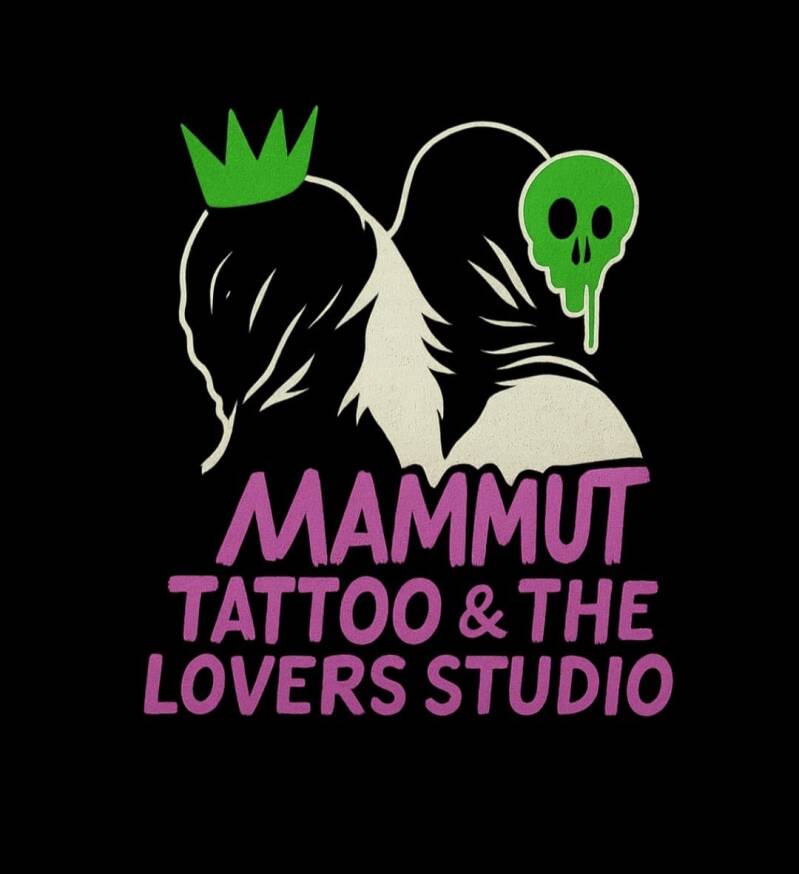 Logo Mammut Tattoo & The Lovers Studio con illustrazione artistica, corona verde e teschio stilizzato.