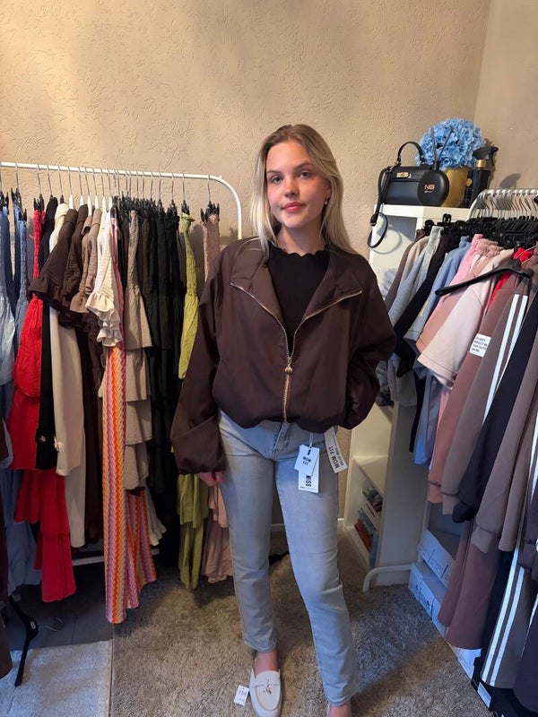 Lisa Bomber Bruin
