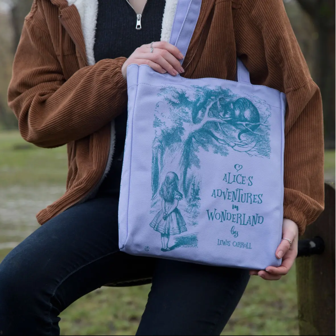 Alice in wonderland tote bag✨📚